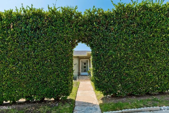 Building Photo - 807 N Doheny Dr Rental
