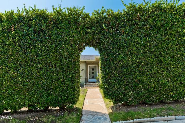 Photo - 807 N Doheny Dr House