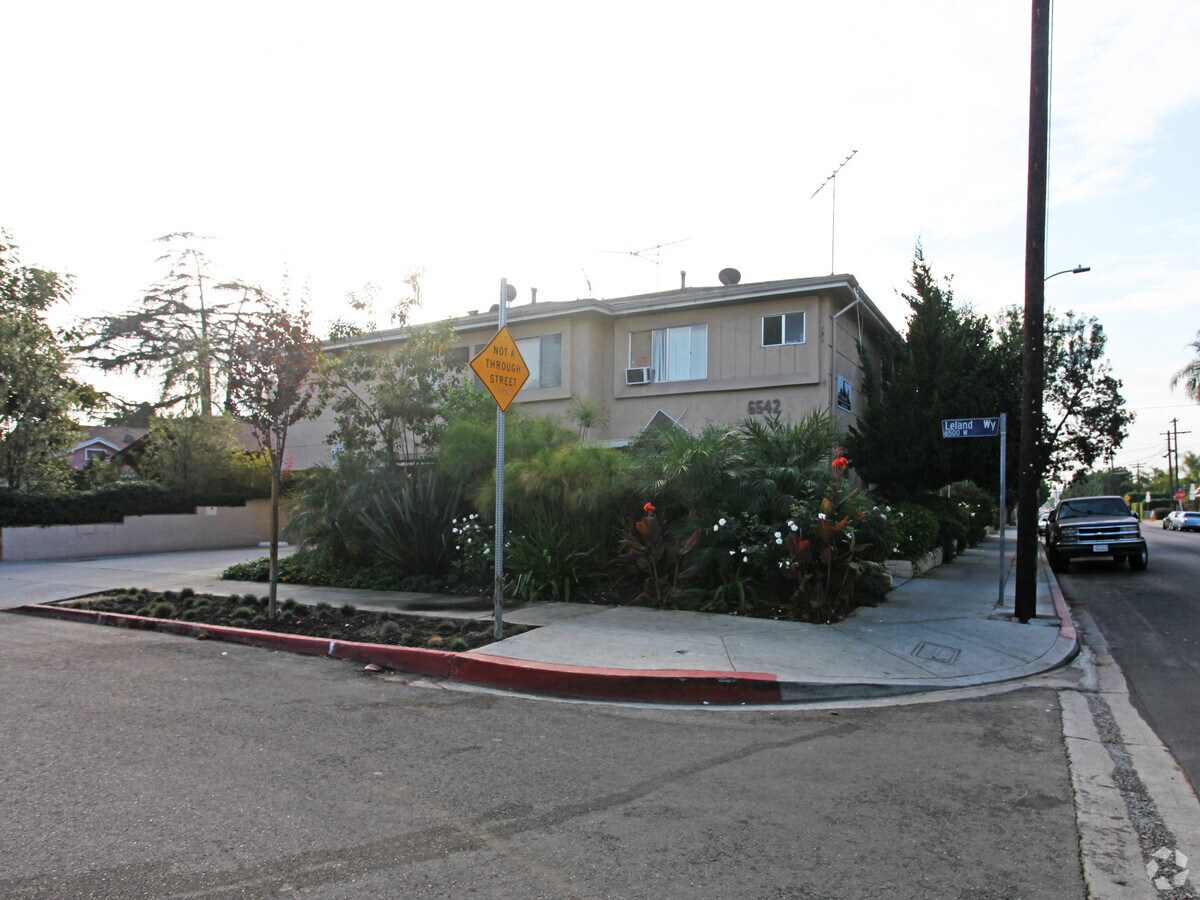 Photo - 1420 Seward St.