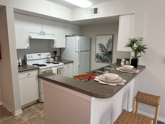 Photo - Bristol Lakes Apartments