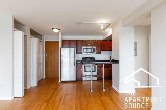 Photo - 4180 N Marine Dr Unit 1612
