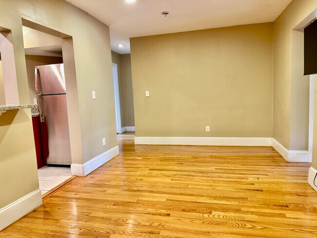 Building Photo - 66 Egmont St