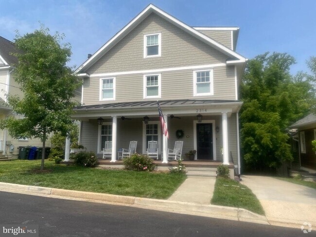 Building Photo - 2314 N Kenmore St Rental