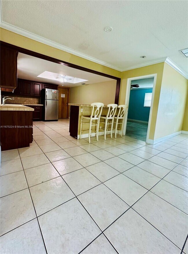 Photo - 825 NW 8th Ave