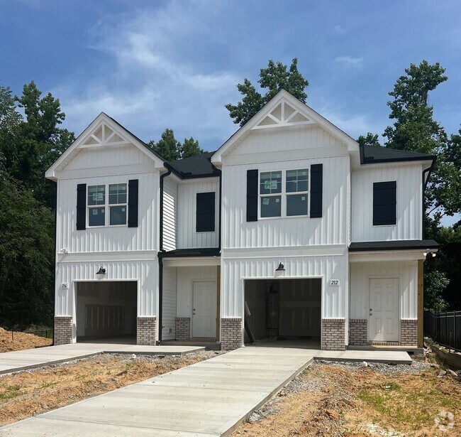 Building Photo - Move in Special* $500 Gift Card* 3 Bedroom... Rental