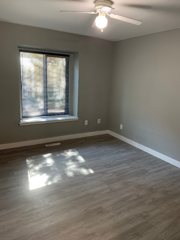 Photo - 7943 York St