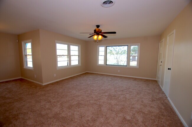 Photo - Great 2 Bedroom with 2 Living Areas
