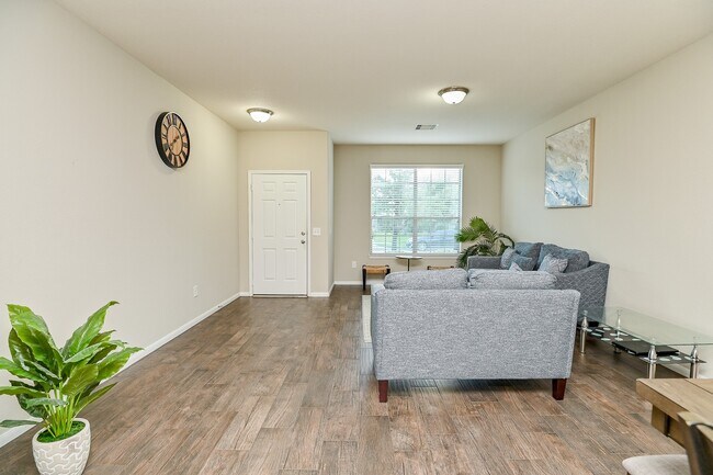 Building Photo - 15406 Key Crest Ln