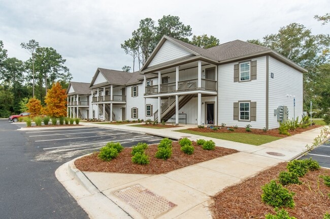 Building Photo - 2 Bedrooom 2 Bathroom Apartments close to VSU Unit A1