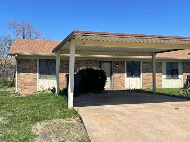 Building Photo - 1639 N Cedar Loop