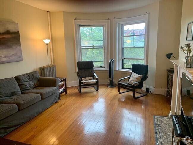 Building Photo - 1056 Beacon St Unit 9 Rental