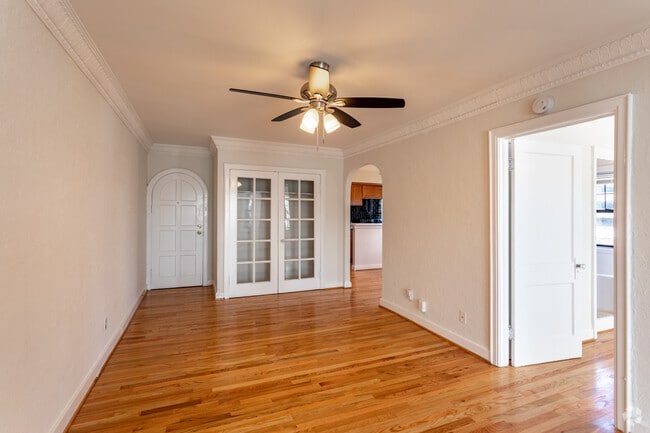 1BR, 1BA 02 - 675 SF - Plaza Apartment Center