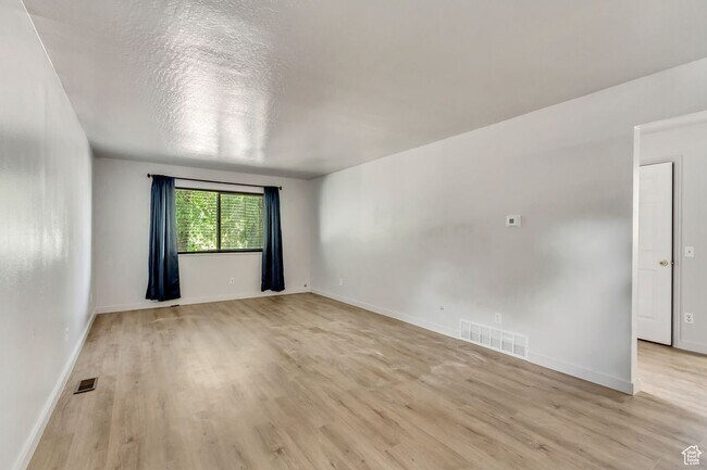 Photo - 505 Mansfield Ave S
