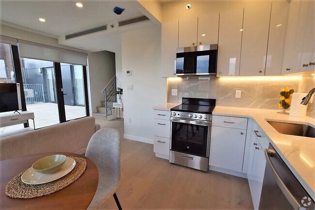 Building Photo - 41-26 44th St Unit 7C Rental