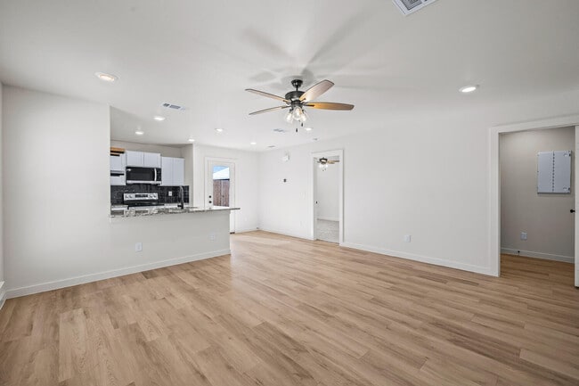 Photo - 517 E 23rd St