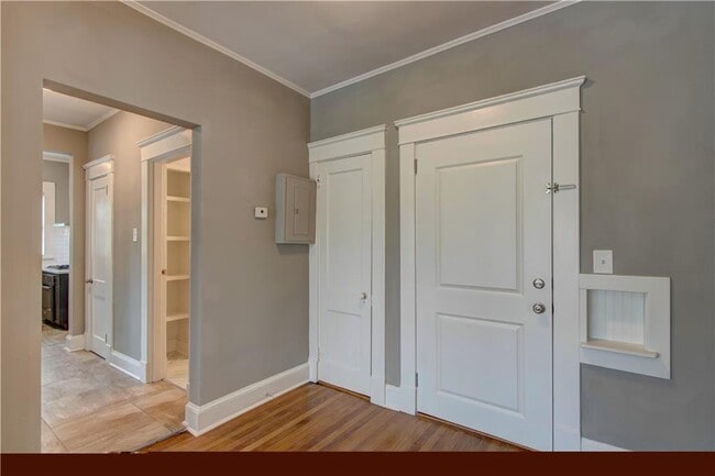 722 Ponce De Leon Ct NE
