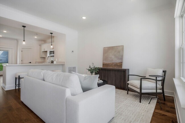 Photo - 211 S High St