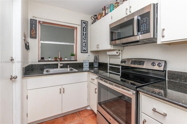 Building Photo - 1425 Arthur St Unit 409B