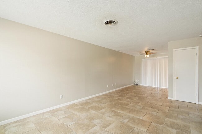 Photo - 708 W 10th St