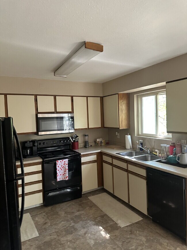 Photo - 1700 Erin Ct Unit B