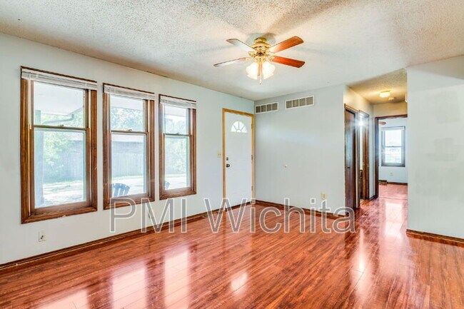 Photo - 3216 S Walnut St