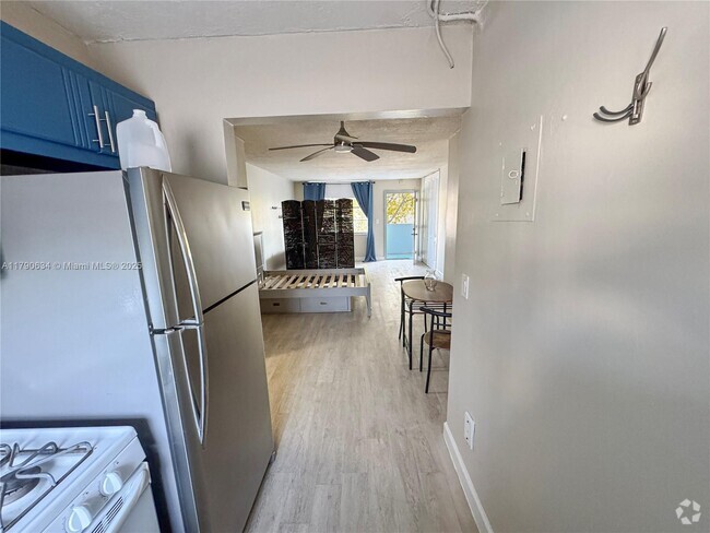 Building Photo - 631 Jefferson Ave Unit 302 Rental
