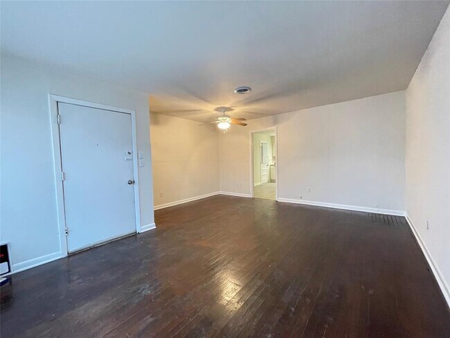 Photo - 810 W 9th St