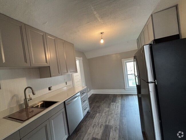 Building Photo - 708 Belgrade Ave Unit 708.5 Upper Rental