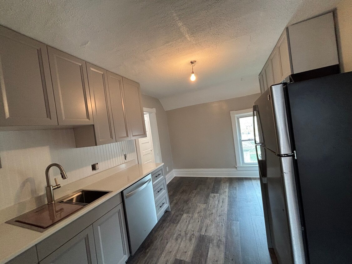Photo - 708 Belgrade Ave (North Mankato, MN)