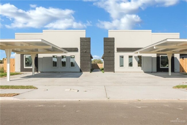 Building Photo - 14 E 13th St Unit 1