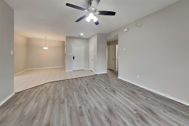 Building Photo - 804 Lovebug Ln