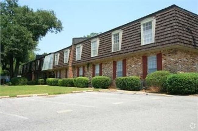 Building Photo - 2 Bedroom condo available August 1