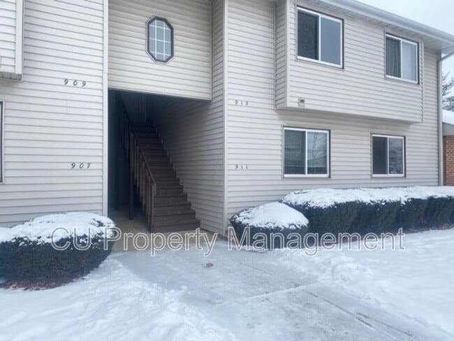 Building Photo - 911 Laura Dr