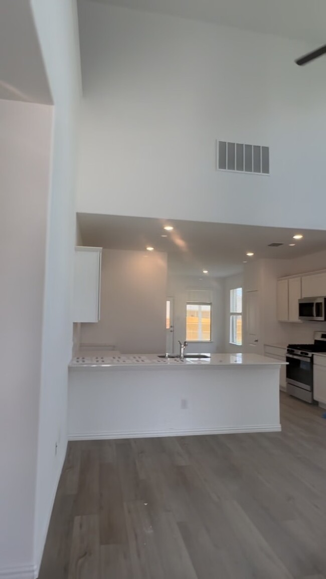 Photo - 2521 Maplehurst Dr