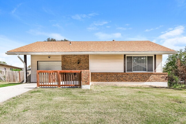 Building Photo - 1690 Woodman Dr Rental