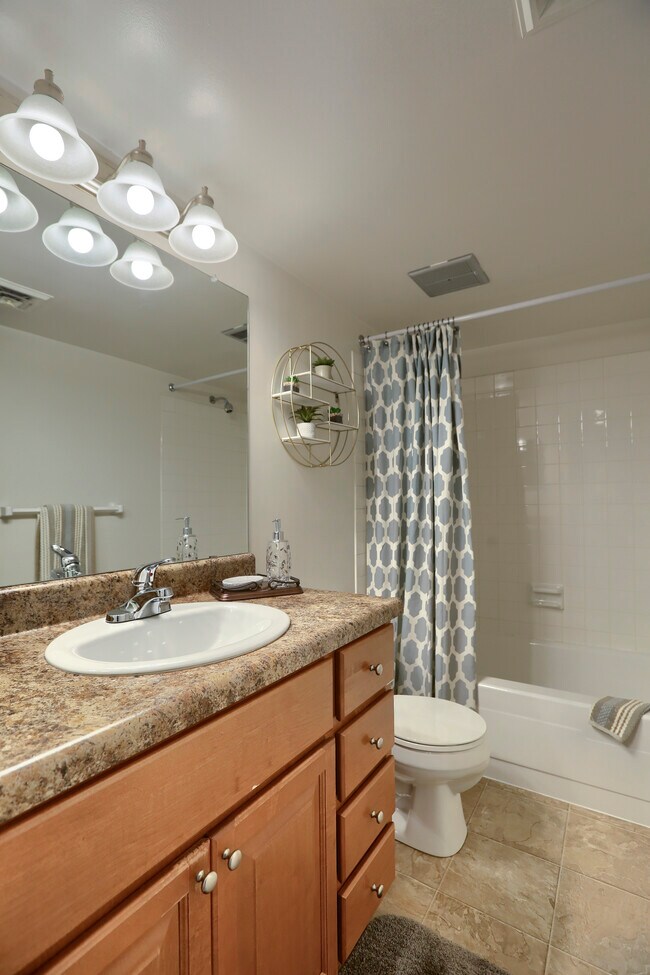 Delbrook Manor Apartments For Rent in Mechanicsburg, PA