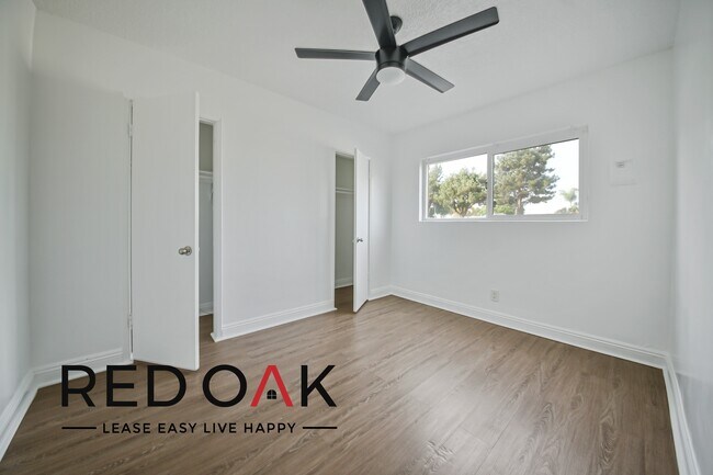 Photo - Fantastic One Bedroom with Contemporary Fi... Unit 24