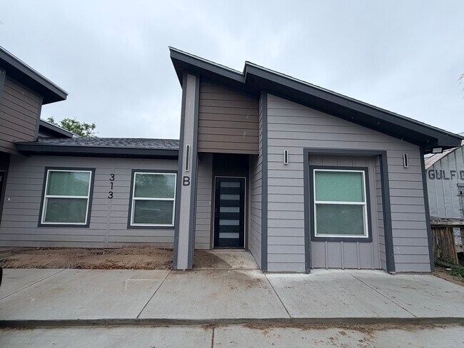 Photo - 313 Retamosa Ave