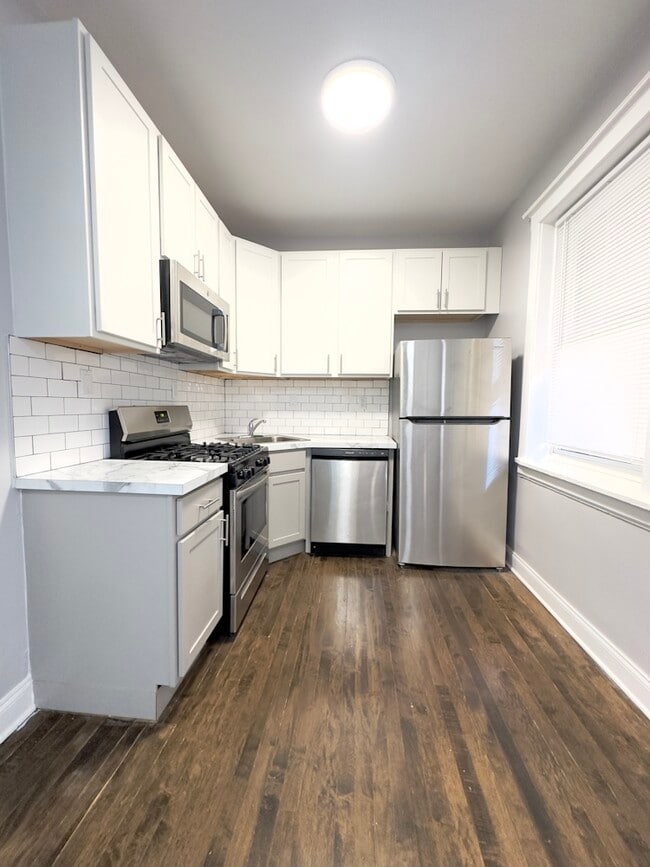 Building Photo - 1258 W Montrose Ave Unit 3