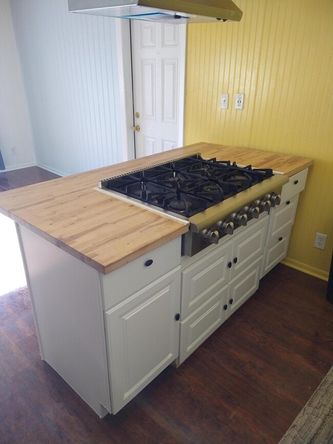 Photo - 20245 Independence Dr