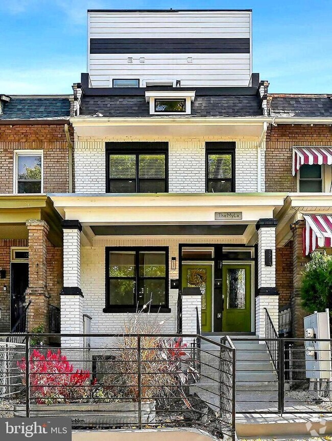 Building Photo - 1213 Holbrook St NE Rental