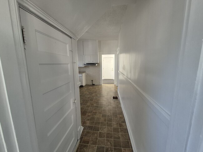 Photo - 635 S 39th St