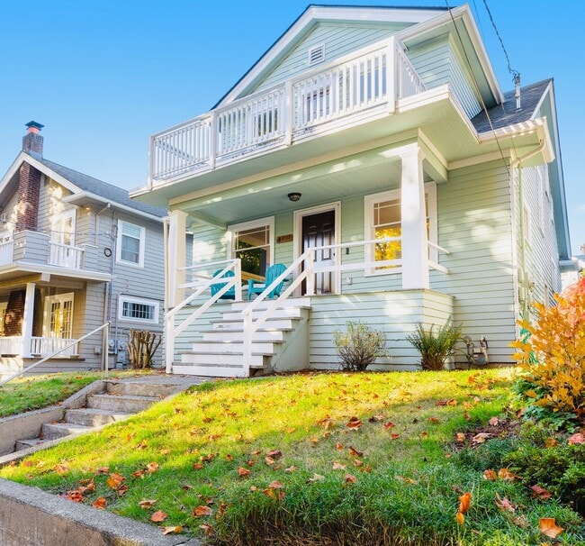 Building Photo - 4551 4th Ave NE Unit Basement