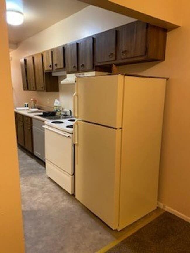 Building Photo - 19 E State St. 10 Unit Rental