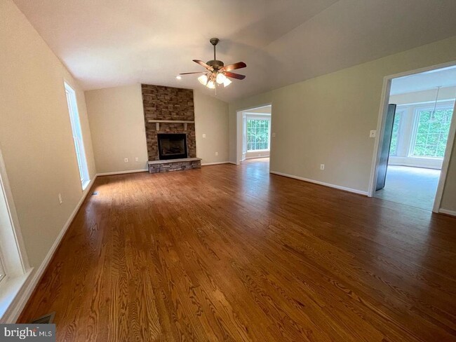 Photo - 2323 Valentine Dr