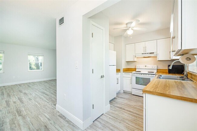 Photo - 6950 Avenue Des Palais Unit 2A