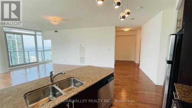 Photo - 65 Bremner Blvd Unit 3908