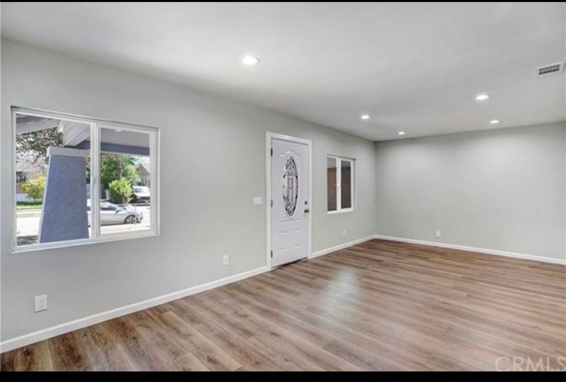 Photo - 625 W Olive St