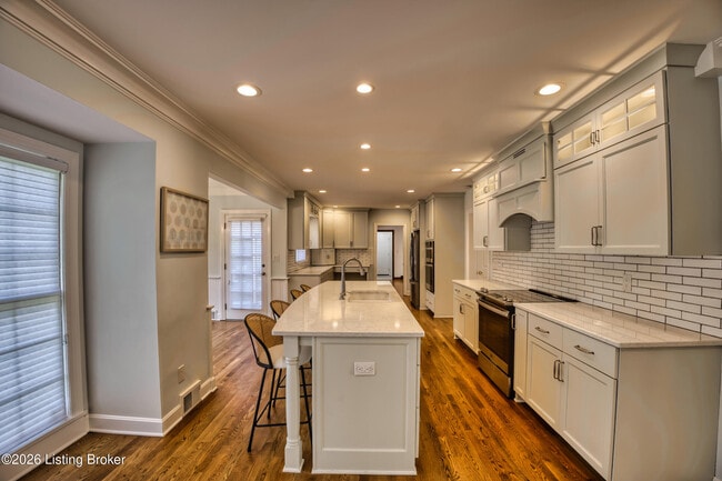 Photo - 711 Bedfordshire Rd