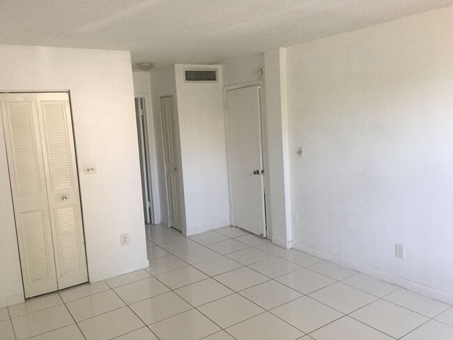 Photo - PROMENADE AT KENDALL LAKES - BEST PRICED 1 BEDROOM/1 BATH IN KENDALL